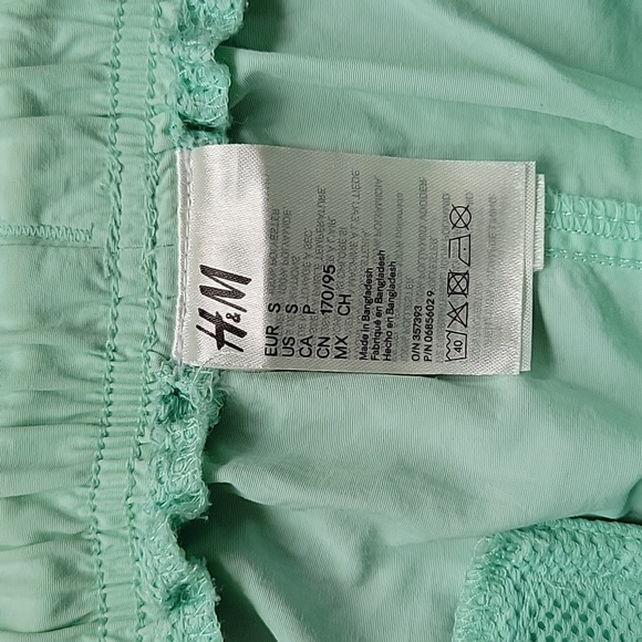 H&M Casual Waterproof Shorts - Picture 5 of 5